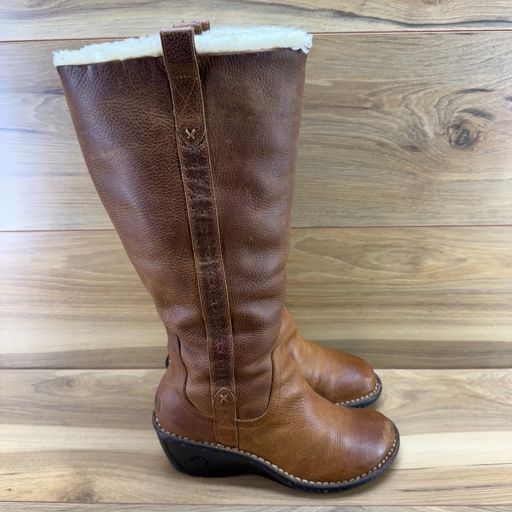 UGG Hartley Wedge Tall Zip Boots 7 Chestnut Leather Fall Cozy Cottagecore Sherpa